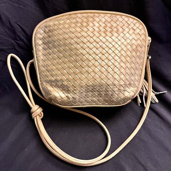 Vintage Handbags - Vintage 80s Gold Metallic Woven Leather Crossbody Bag Boho Tassel Purse Glam